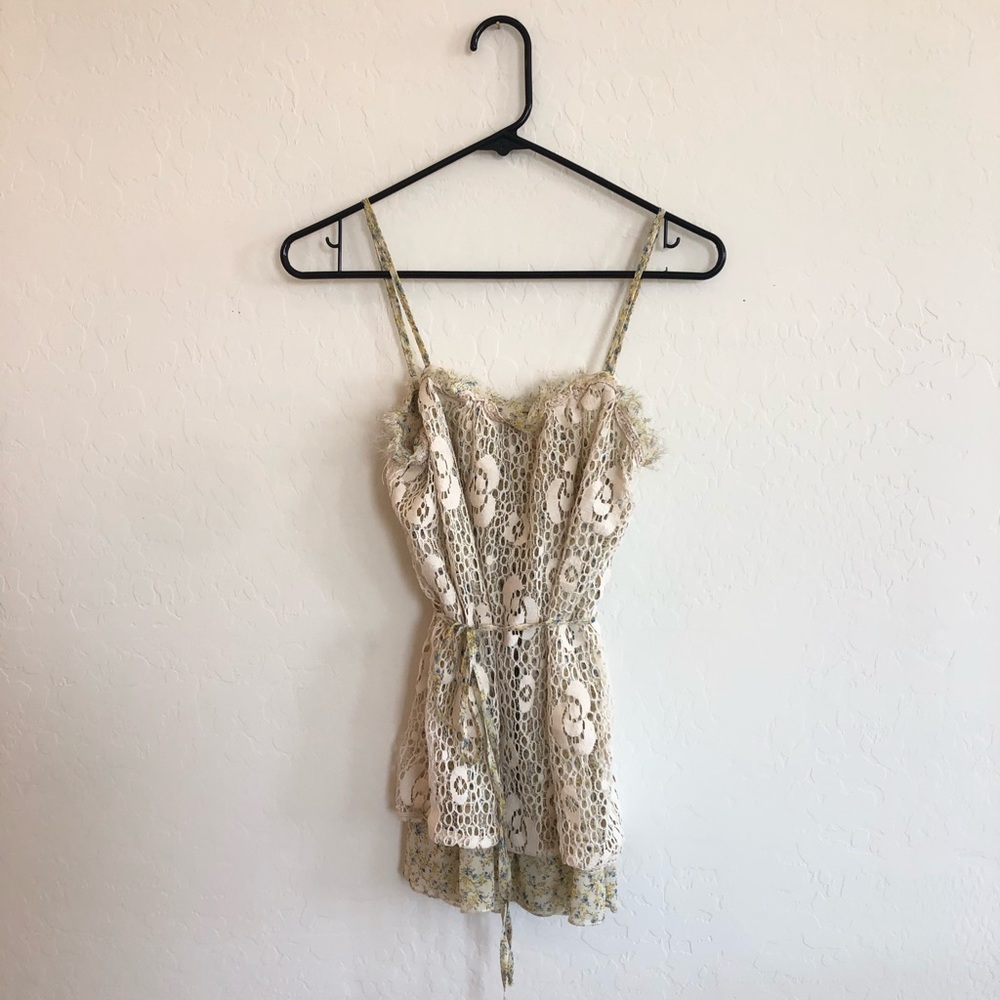 Women’s lace & floral top - Picture 1 of 10